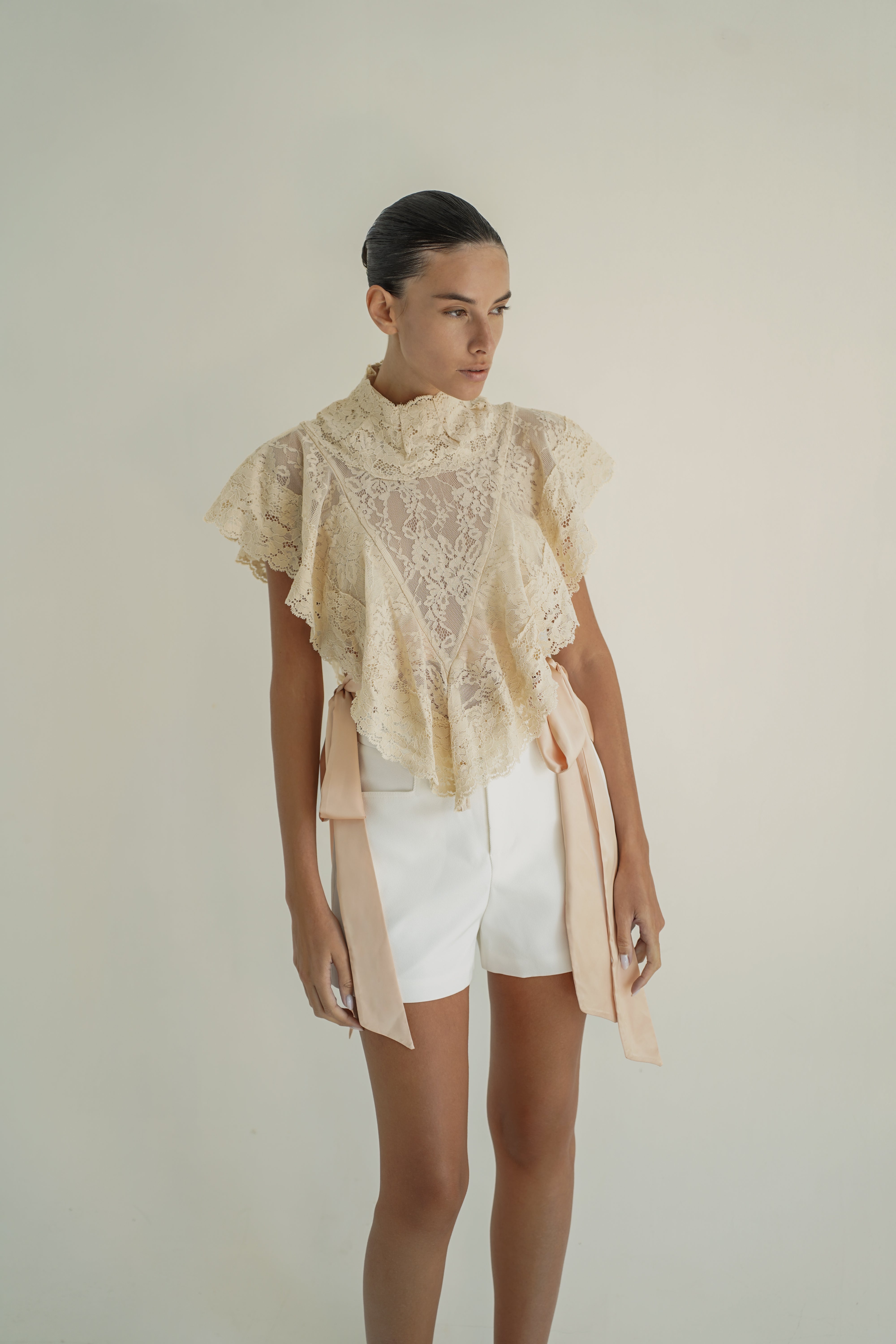 The romance lace top Beige