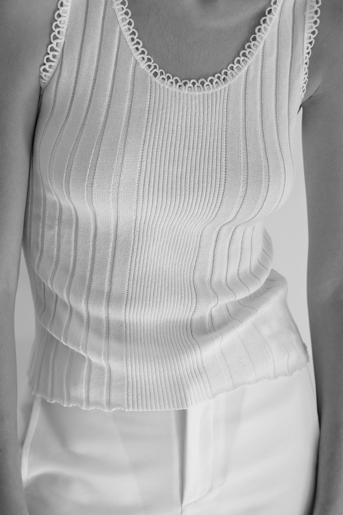 Scallop Tank white